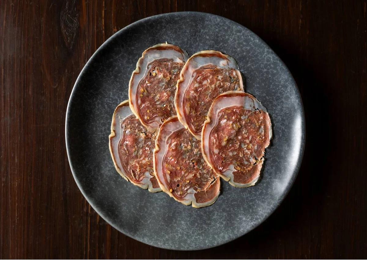 Imagen secundaria 1 - The Lagarde brothers make their own charcuterie.